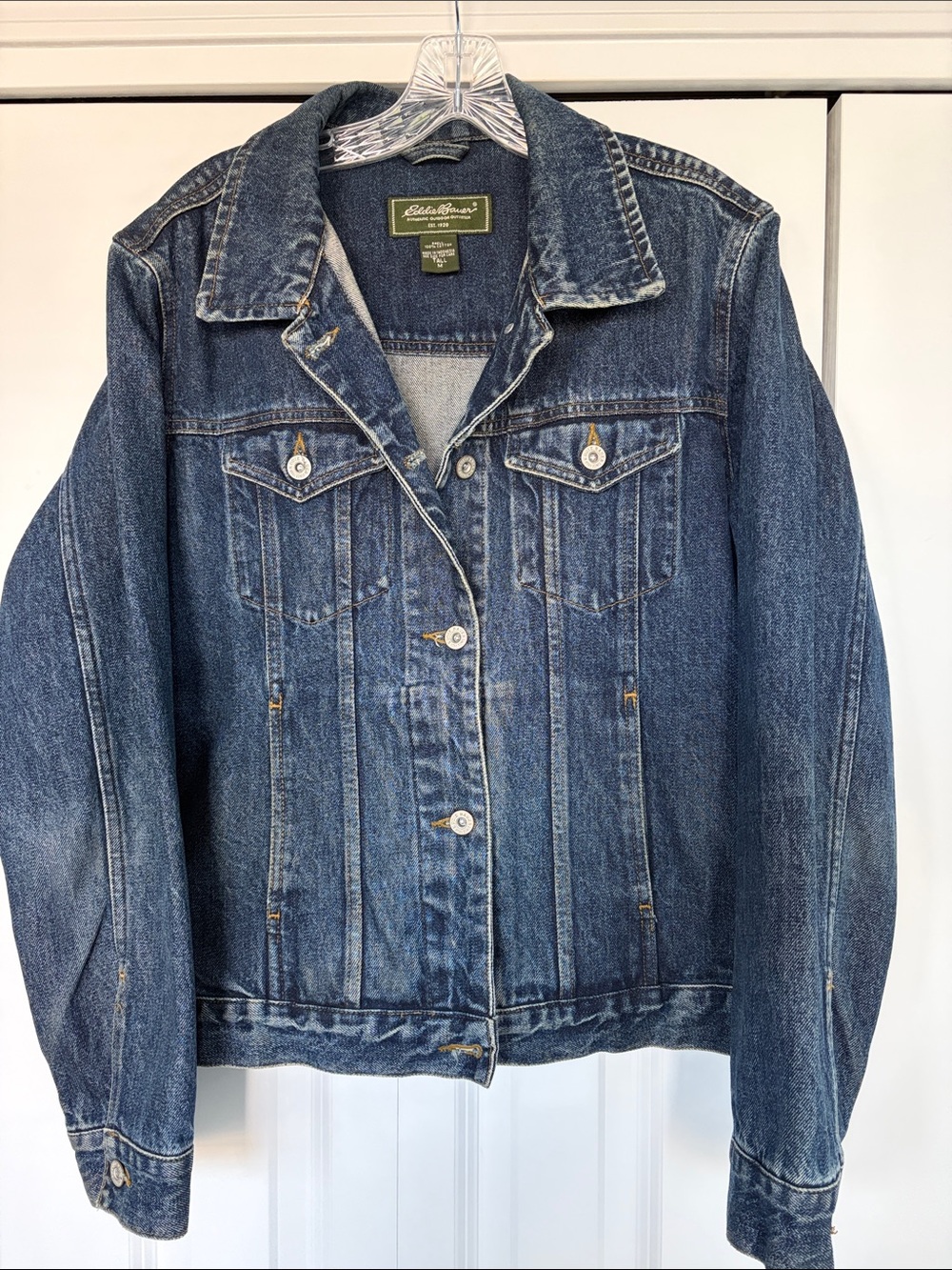 Men’s Eddie Bauer Classic Indigo Denim Jacket. MT Like New